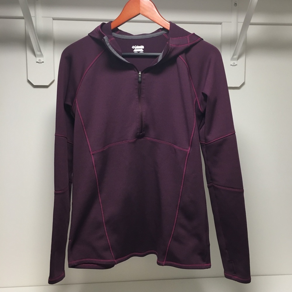 Columbia hooded pullover.  Size small. Like new
